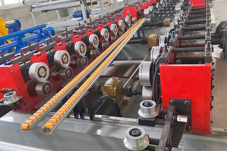 How to choose a 1-3mm cable tray roll forming machine
